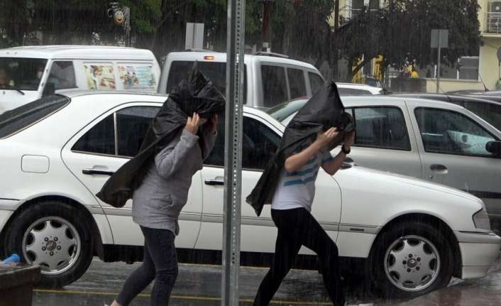 Erzincan, Bayburt ve çevrelerinin sağanak ve gök gürültülü sağanak yağışlı