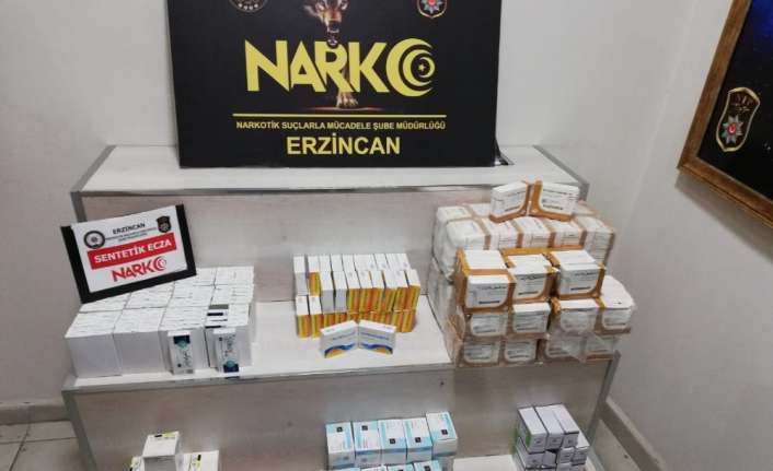 Erzincan’da polisin yaptığı yol uygulamasında reçeteye tabii ve uyuşturucu madde