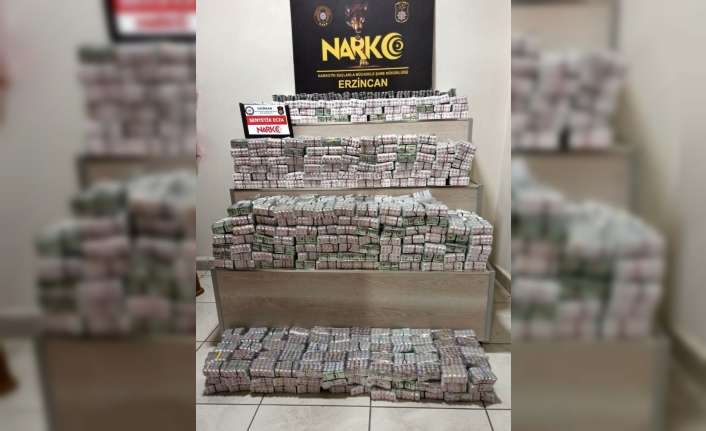 Erzincan’da polisin yaptığı yol uygulamasında 124 bin 260 adet sentetik