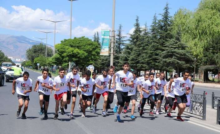Türkiye Atletizm Federasyonu tarafından Erzincan’da 15 Temmuz koşusu yapıldı.