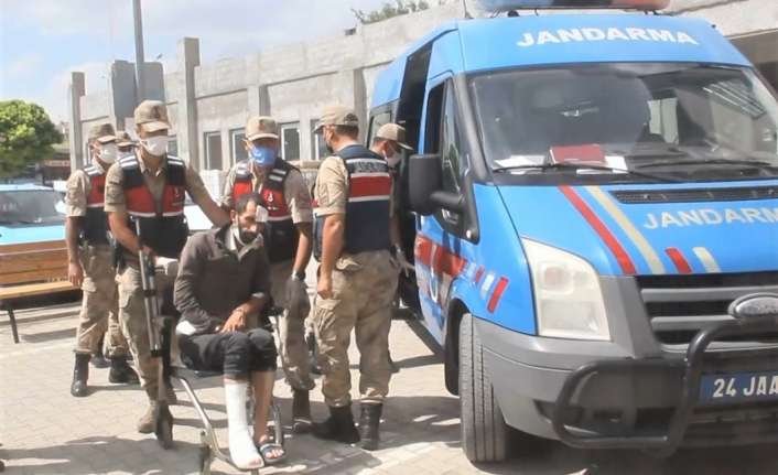 Erzincan’da dün iki kişiyi öldürdükten sonra evinde özel harekat polislerinin