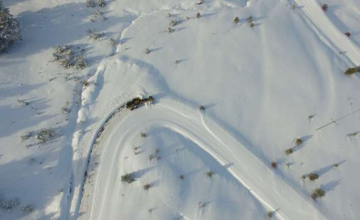 Erzincan ve ilçelerinde dün akşamdan itibaren etkili olan kar yağışı