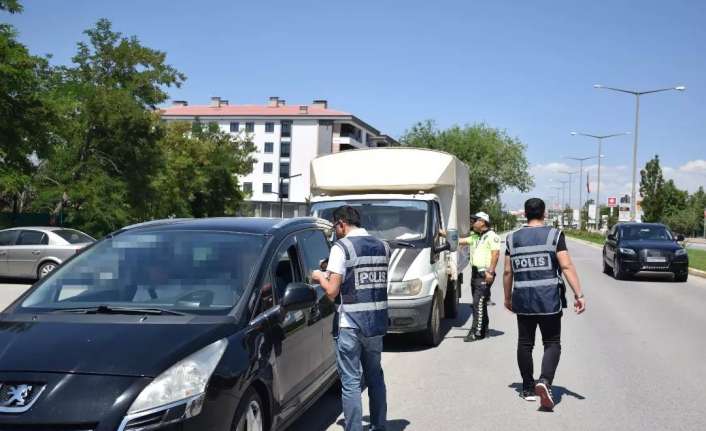 Erzincan’da çeşitli suçlardan aranması bulunan kişilere yönelik yapılan uygulamalarda toplamda