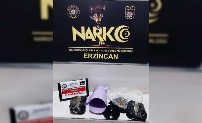 Erzincan’da polisi yaptığı yol uygulamasında 466,62 gram bonzai ele geçirildi.