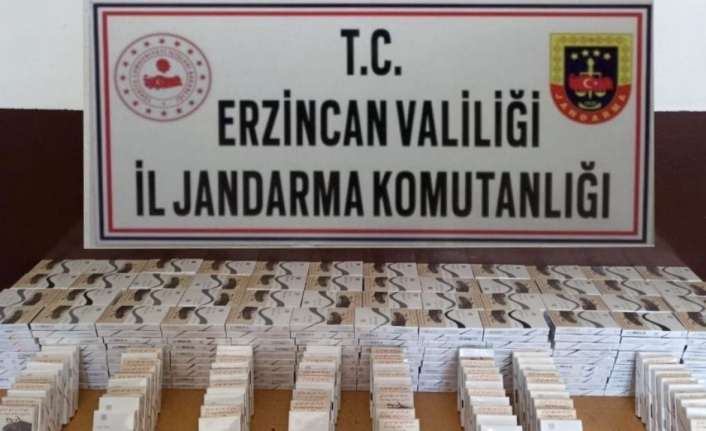 Erzincan’da jandarma ekiplerince yapılan yol uygulamasında 560 paket bandrolsüz kaçak