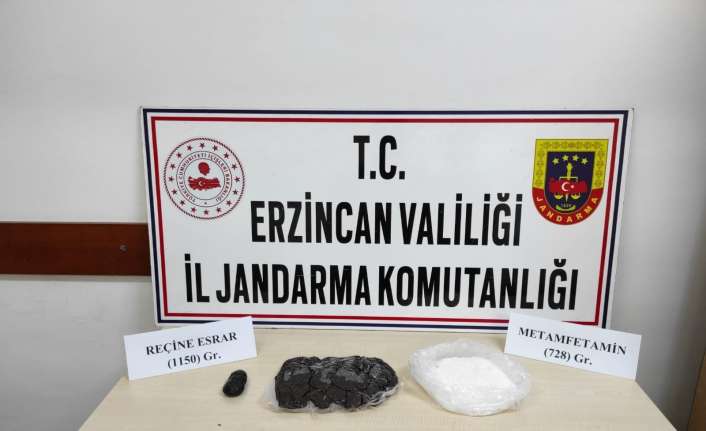 Erzincan’da jandarma ekiplerince yapılan yol uygulamasında durdurulan bir araçta 728