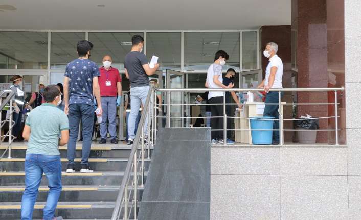 Tüm ülke genelinde milyonlarca öğrencinin girdiği Yükseköğretim Kurumları Sınavı (YKS)