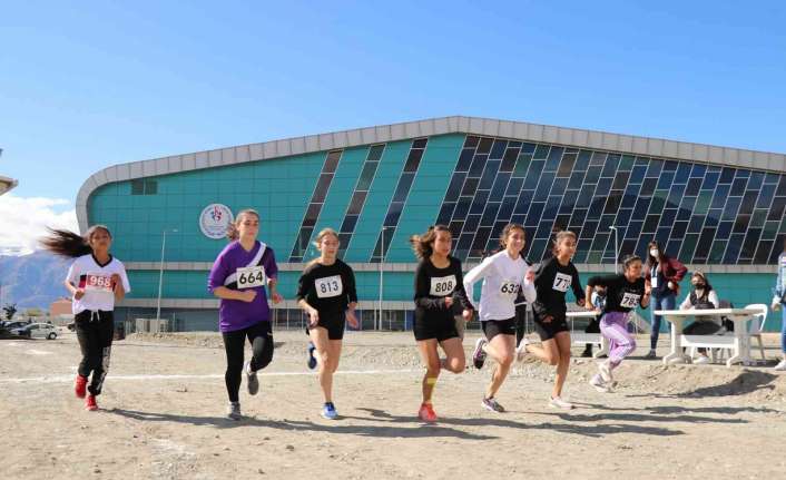 Erzincan’da "Amatör Spor Haftası" etkinlikleri kapsamında, spor müsabakaları devam ediyor.
