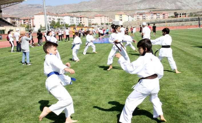 Erzincan’da "Avrupa Hareketlilik Haftası" kapsamında "Ulusal Herkes İçin Spor ve
