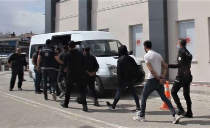 ERZİNCAN POLİSİNİN 15 GÜNLÜK ÇALIŞMASI SONUCU ÇEŞİTLİ SUÇLARDAN ARANMASI OLAN