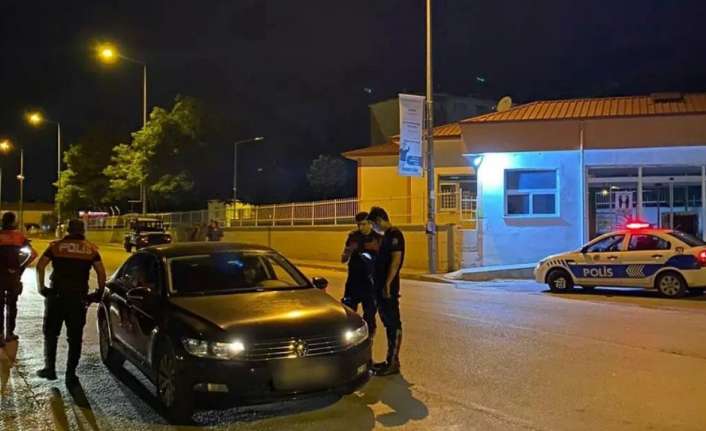 Erzincan polisinin 15 günlük çalışması sonucu çeşitli suçlardan aranması olan
