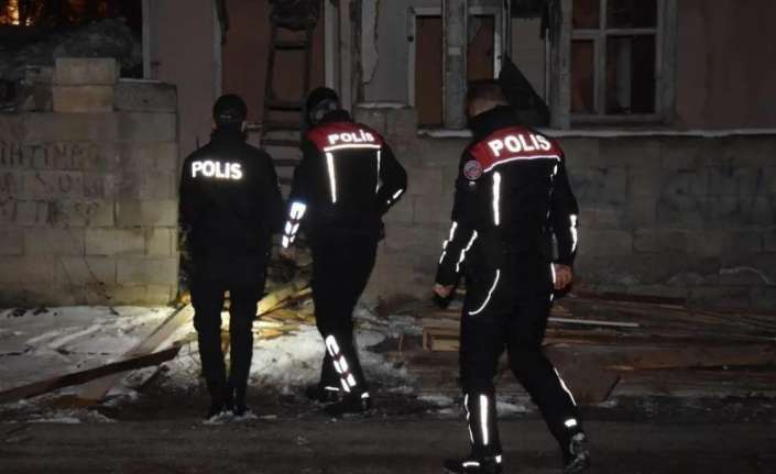 Erzincan polisinin 15 günlük çalışması sonucu çeşitli suçlardan aranması olan