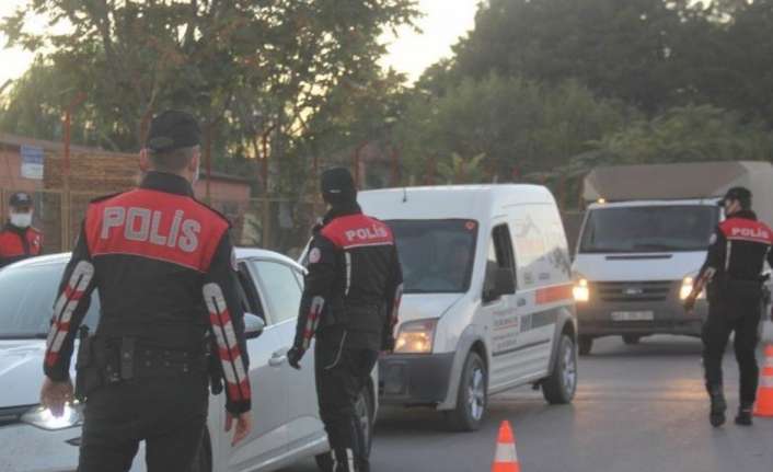 Erzincan’da çeşitli suçlardan aranması bulunan 8 kişi, polis ekipleri tarafından