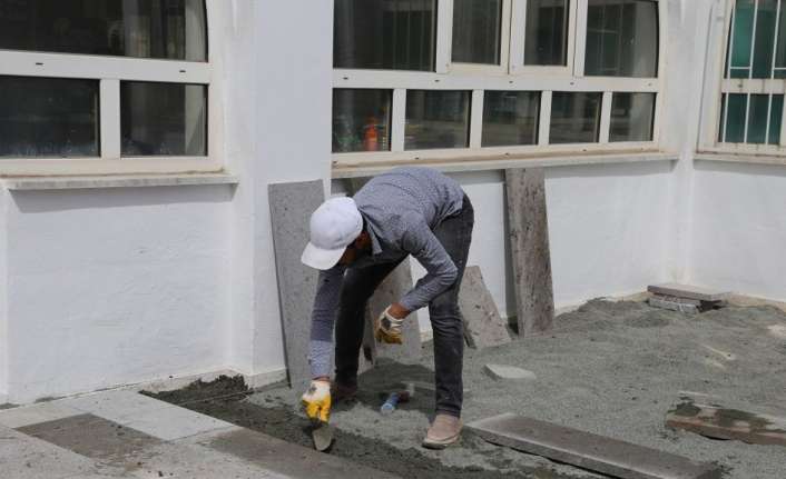 Erzincan şehir genelinde çevre düzenleme çalışmaları sürüyor. Son olarak Mehmet