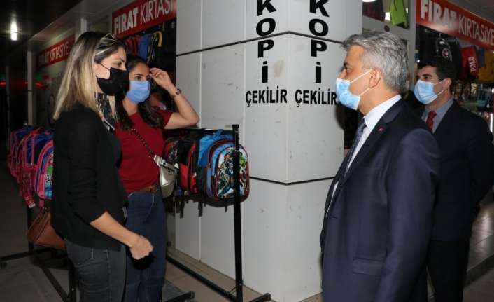 Erzincan’da Covid-19 tedbirleri kapsamında maske, mesafe ve hijyen denetimi yapıldı.