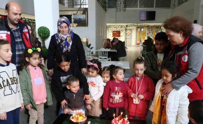 Kahramanmaraş merkezli depremlerin ardından aileleriyle Erzincan’a getirilen çocuklar, kentte kurulan