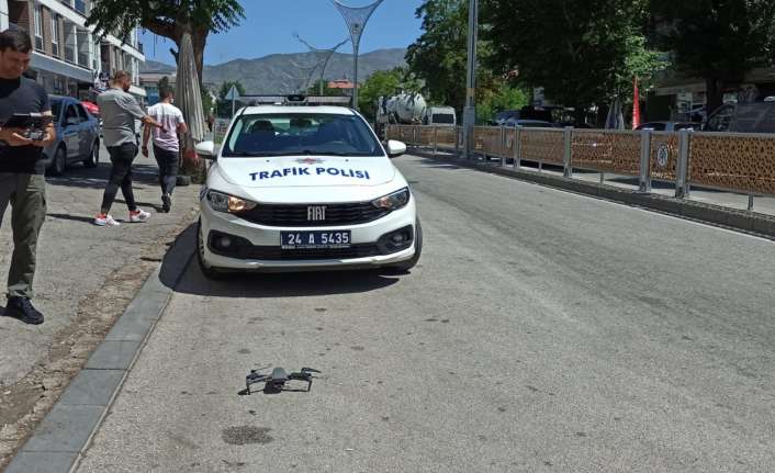 Erzincan'da dron destekli trafik denetimi yapıldı Erzincan'da trafik polisi ekipleri tarafından yapılan dron destekli denetimlerde, kurallara