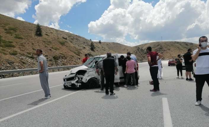 Erzincan’da bir otomobilin takla
