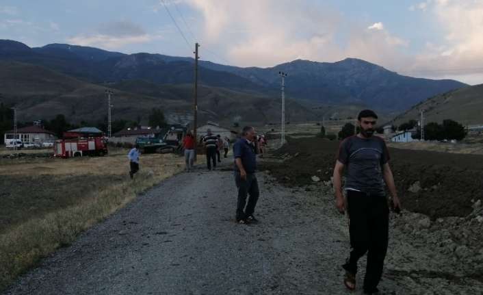 Erzincan’ın Üzümlü ilçesine bağlı Günebakan köyünde felaketin eşiğinden dönüldü. Dağdan