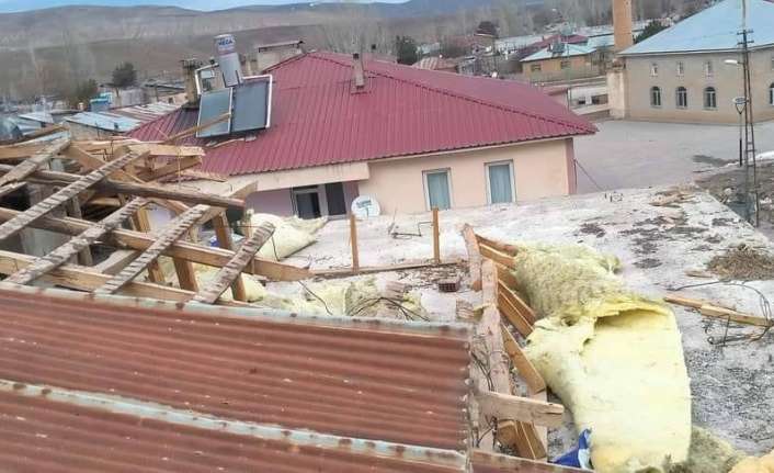 Erzincan’da etkili olan yağış ve fırtınanın ardından hortum oluştu.
