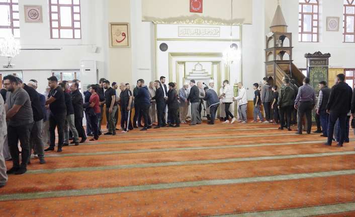 Bazı sivil toplum kuruluşları tarafından düzenlenen "Gençler ve Aileler Sabah
