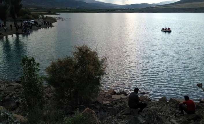 ERZİNCAN’DA YÜZMEK İÇİN GİRDİĞİ GÖLETTE KAYBOLAN ŞAHSIN ARAMA ÇALIŞMALARI BAŞLADI