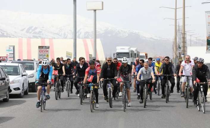 Erzincan’da Polis Haftası programları dâhilinde "Haydi Hep Birlikte Pedallayalım" etkinliği