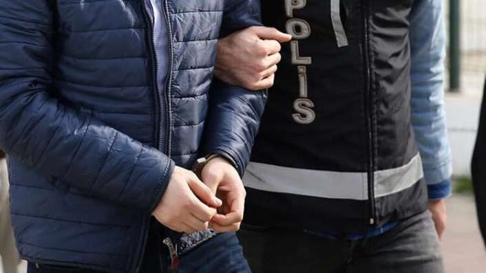 Erzincan’da Köşe Büfem içerisinde tartıştığı 2 kişiyi tabancayla vurarak yarayan