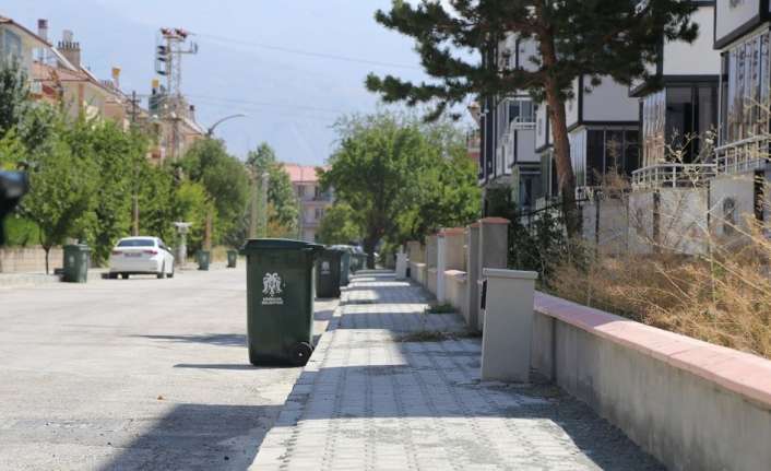 Erzincan’da Ergenekon Mahallesi’nde 51, İnönü Mahallesi’nde 45 tane sokakta kaldırım