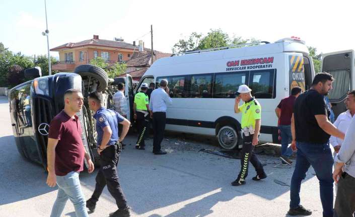 Erzincan’da iki minibüs çarpışması