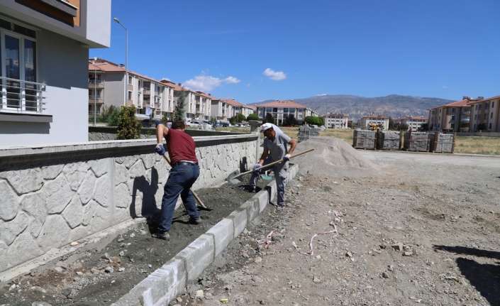Erzincan’da belediyesi Fen İşleri Müdürlüğü ekipleri kent genelinde çalışmalarını sürdürüyor.