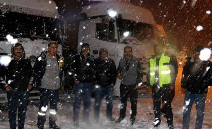 ERZİNCAN’DA KAR VE TİPİ ULAŞIMDA AKSAMALARA NEDEN OLDU
