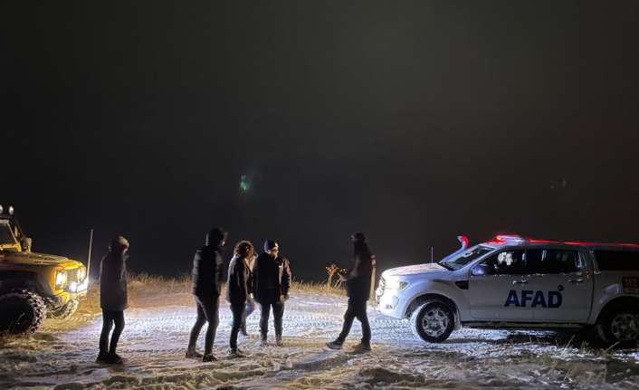 Erzincan’da kar ve tipi nedeniyle mahsur kalan 3 kişi AFAD