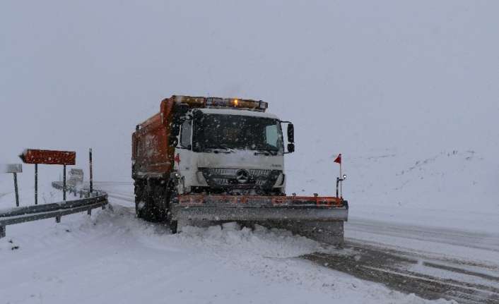 Erzincan ve çevresi aralıklı karla karışık yağmur ve kar yağışlı