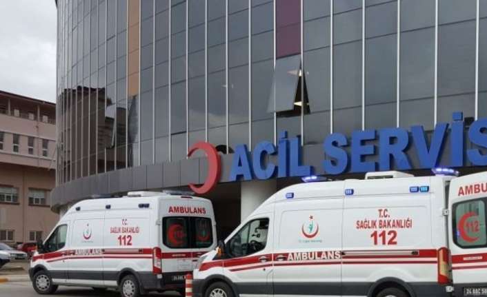 Erzincan’da tehdit konusu nedeniyle aralarında kavga çıkan guruba müdahale eden
