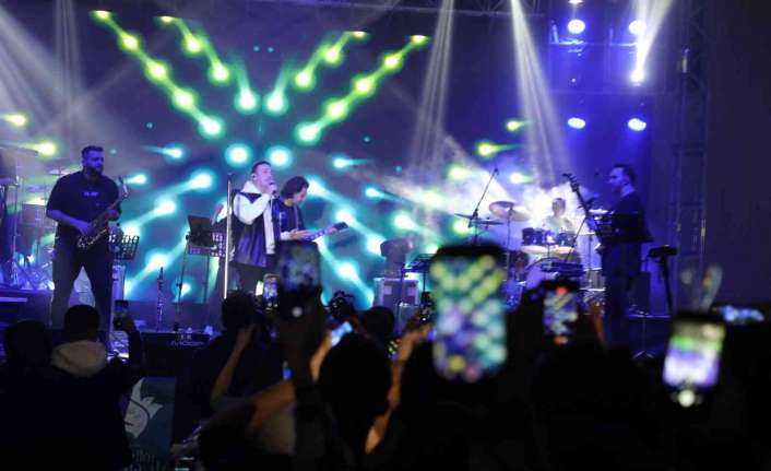 "Aşkın Mevsimi" şarkısı ile dijital müzik platformlarının listelerinde çıktığı andan