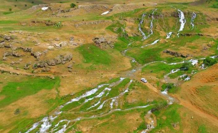 Erzincan’ın Tercan ilçesine 50 kilometre uzaklıkta bulunan ve dağ yolu