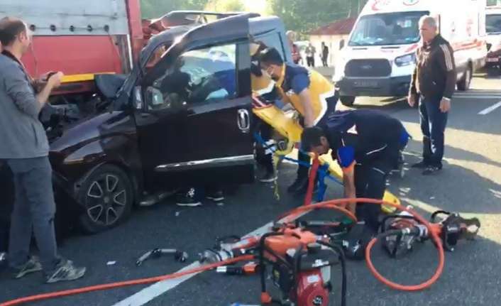 Erzincan’da otomobilin tıra çarpması sonucu meydana gelen trafik kazasında 1