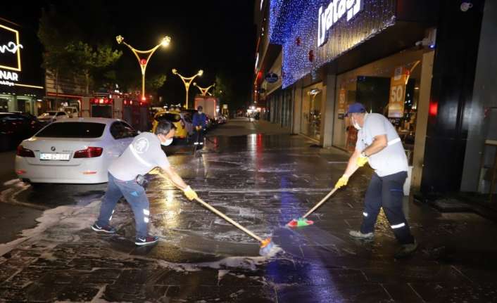 ERZİNCAN’DA KORONA VİRÜS TEDBİRLERİ KAPSAMINDA DEZENFEKSİYON ÇALIŞMALARI DEVAM EDİYOR