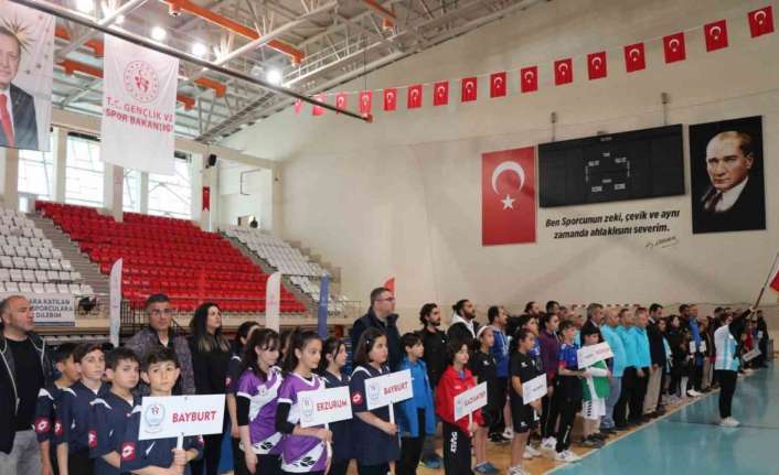 ERZİNCAN’DA KÜÇÜKLER MASA TENİSİ GRUP MÜSABAKALARI BAŞLADI