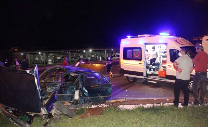 Kaza, 23.30 sıralarında Otogar kavşağında meydana geldi. Renault Broadway marka