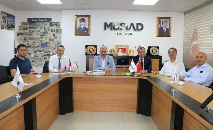 Erzincan’da seranın önemini ve ileriki aşamada kurulacak olan MÜSİAD sera
