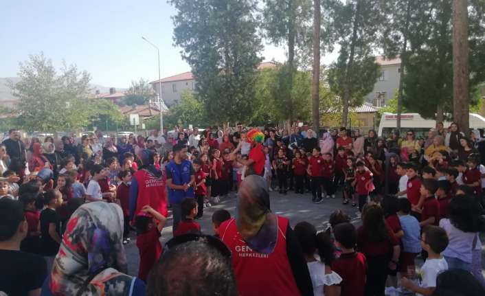 Milli Eğitim Bakanlığı (MEB) tarafından, tüm sınıf ve kademelerde 11