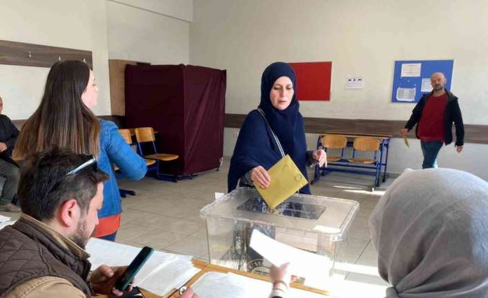 ERZİNCAN’DA OY VERME İŞLEMİ SABAH ERKEN SAATLERDE BAŞLADI