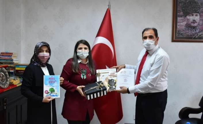 Çocuğun doğumundan itibaren kitapla karşılaşmasının önemini vurgulamak amacıyla tasarlanan “Patikle