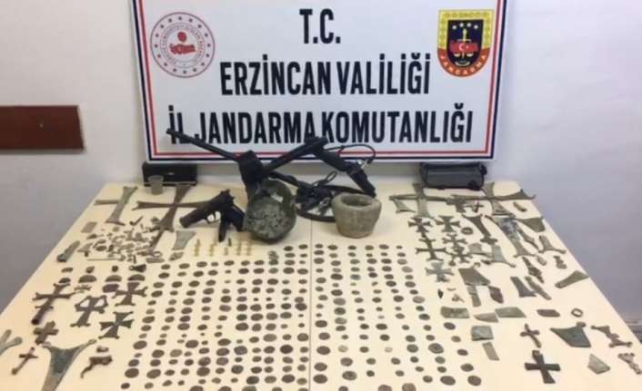 Erzincan’da jandarma ve polis ekiplerinin tarihi eser kaçakçılarına yönelik yaptıkları