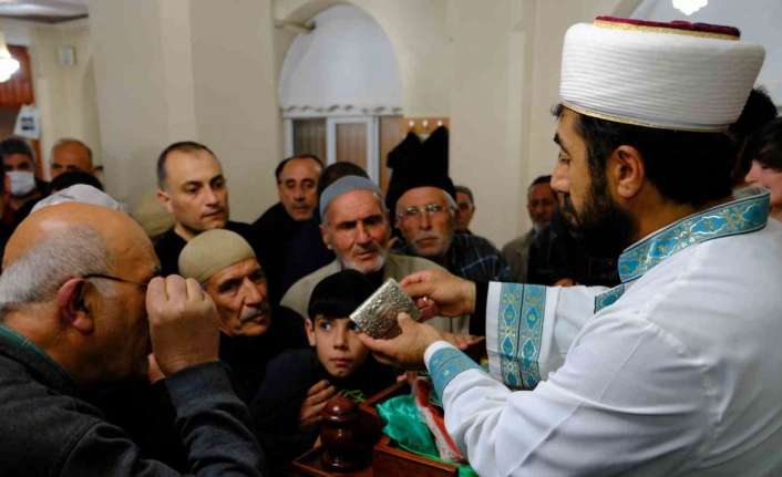 ERZİNCAN’DA RAMAZAN AYI MÜNASEBETİYLE ZİYARETE AÇILAN HAZRETİ MUHAMMED'İN SAKAL-I ŞERİF’İNİ