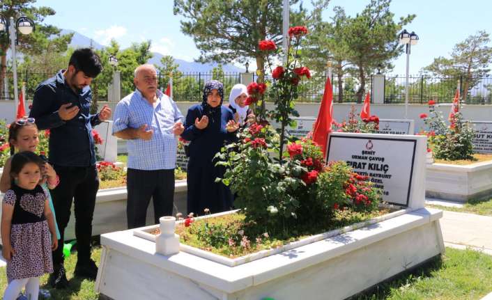 Şehit yakınları ve gaziler kurban bayramının ilk gününde de Erzincan