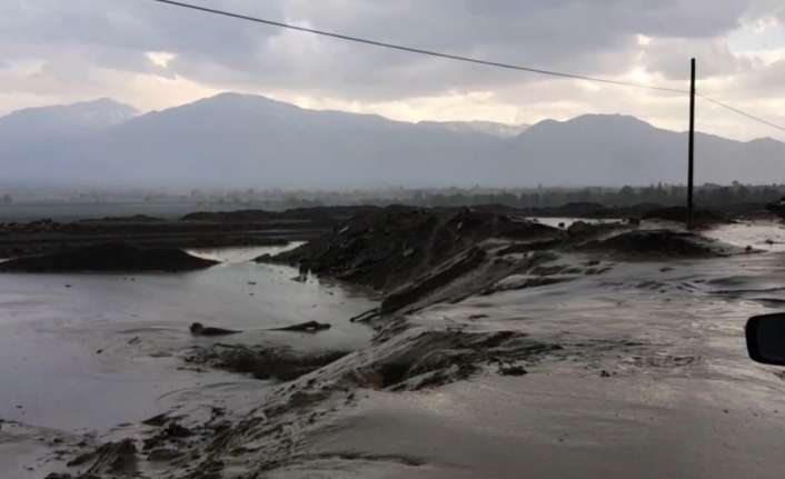 Erzincan’da etkili olan sağanak yağış sonrası yaşanan sel felaketi nedeniyle