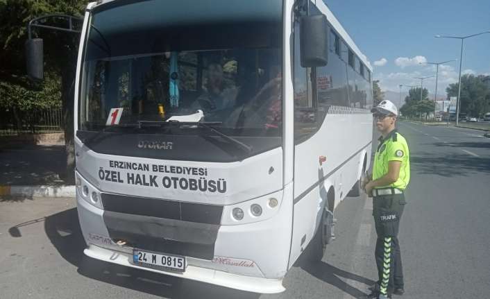 Erzincan’da sivil trafik polisi ekipleri tarafından yapılan KGYS destekli denetimlerde,
